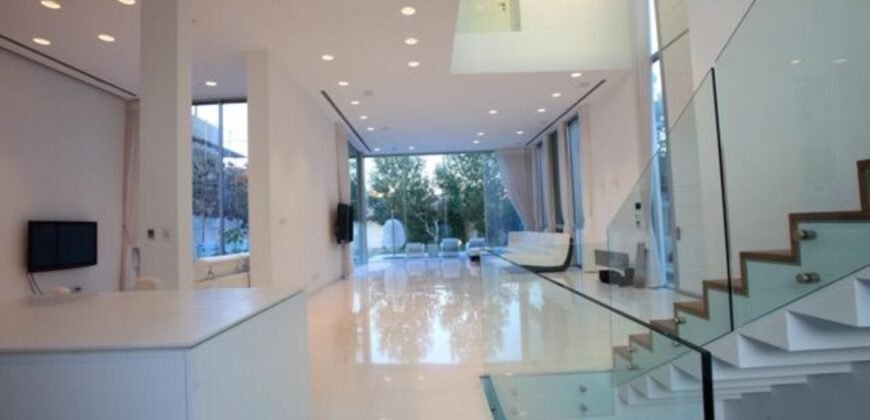 למכירה וילה מהממת 9 חדרים בהרצליה פיתוח